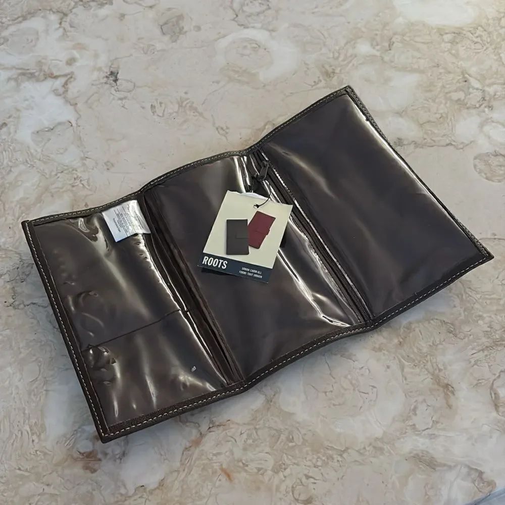 NWT Roots Vinyl Urban Carry All - Picture 6 of 12